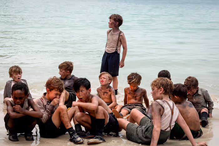 Netflix's 'Lord of the Flies' is een aangrijpende afdaling in horror. De cast had een bal