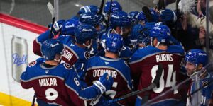 Nicolas Roy scoort na rebound 7:44 in OT, Avs rally voor 2-1 overwinning op Kings en neemt 2-0 voorsprong in de reeks