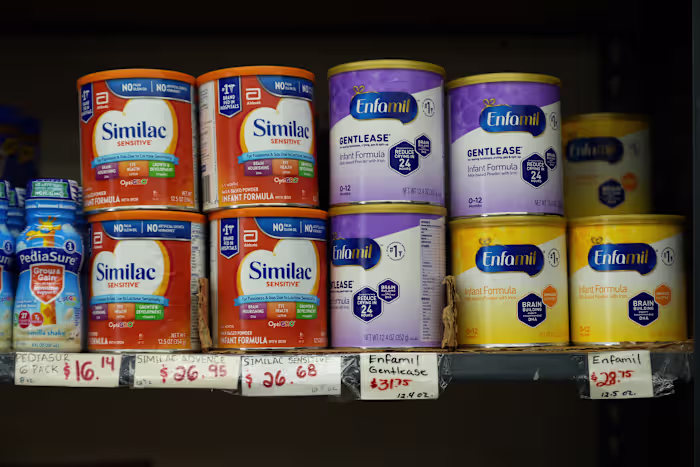 Nieuwe FDA-analyse zegt dat het aanbod van Amerikaanse zuigelingenvoeding veilig is na testen op mogelijke verontreinigingen