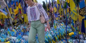 Oekraïense demonstranten in Kiev dringen aan op een veto tegen een wetsvoorstel waarvan gezinnen vrezen dat vermiste soldaten dood zouden kunnen worden verklaard