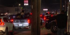 Ondernemer uit San Antonio leidt de schoonmaakactie op SW Military Drive nadat de play-off van de Spurs heeft gewonnen