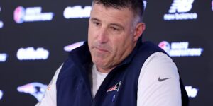 Patriots-coach Mike Vrabel zoekt advies en zal dag 3 van de NFL-draft missen