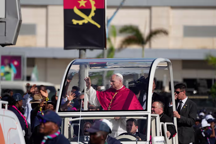 Paus Leo XIV daagt de leiders van Angola uit en brengt tegelijkertijd een boodschap van bemoediging voor het volk