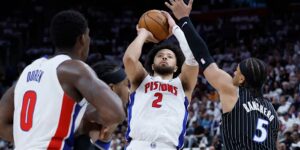Pistons versloegen Magic 98-83 in Game 2, waardoor series gelijk werden en een einde kwam aan NBA’s langste verliesreeks in de thuisplay-offs