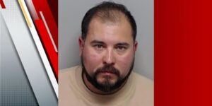 Politieagent van San Antonio Park gearresteerd na mishandeling van vrouw, zegt BCSO