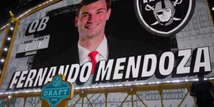 QB Fernando Mendoza, edge rusher David Bailey, running back Jeremiyah Love gaan 1-2-3 in de NFL-draft
