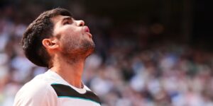 Regerend tweevoudig kampioen Carlos Alcaraz valt uit de French Open vanwege een polsblessure