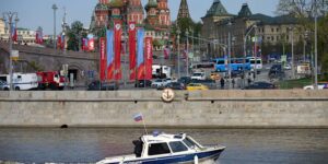 Rusland zegt dat Oekraïne een grote drone-aanval heeft gelanceerd nadat Moskou het aanbod aan een staakt-het-vuren had afgewezen