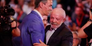 Terwijl Trump uithaalt naar Spanje, nemen Amerikaanse Democraten deel aan een progressieve bijeenkomst in Barcelona