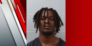 Texas State schopt het team terug na arrestatie wegens wapenbeschuldiging