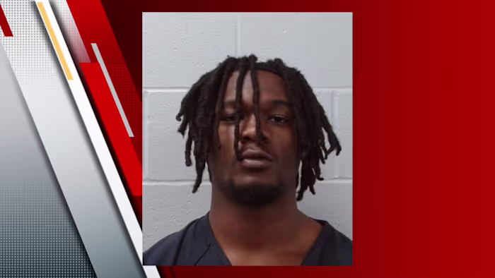 Texas State schopt het team terug na arrestatie wegens wapenbeschuldiging