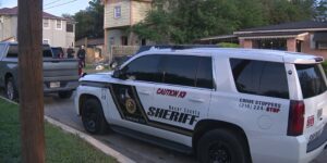 Twee gearresteerd bij drugsvangst in het huis van East Side, zegt de sheriff van Bexar County