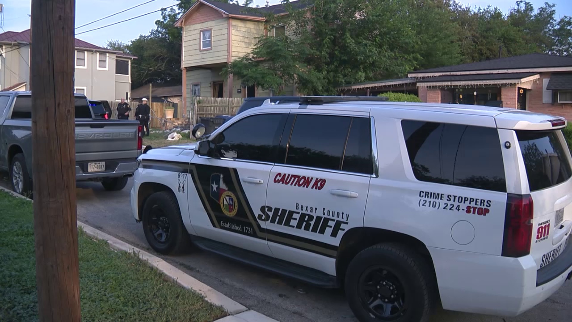 Teen shot multiple times in apparent robbery, Universal City poluce say