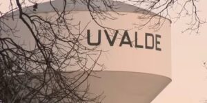 Uvalde Walmart gaat enkele minuten later weer open na een telefonische bedreiging waarin wordt beweerd gewapend te zijn