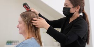 Wat u moet weten over de hoofdhuidmassages in Japanse stijl die populair zijn in de VS