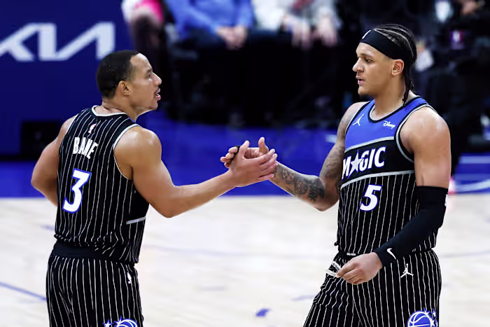 Wegteams duwen zich terug in de begindagen van de NBA-play-offs en stelen de voordelen op het thuisveld weg