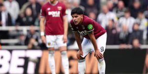 West Ham staat op de rand van degradatie uit de Premier League, terwijl Bruno Fernandes het assistrecord evenaart