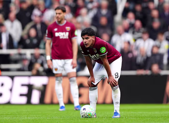West Ham staat op de rand van degradatie uit de Premier League, terwijl Bruno Fernandes het assistrecord evenaart