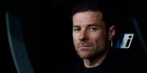 Xabi Alonso werd door Chelsea ingehuurd voor een vierjarig contract in ruil voor coaching na een teleurstelling bij Real Madrid