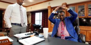 Zwarte Amerikanen worden geconfronteerd met een nieuwe strijd voor raciale vertegenwoordiging na de uitspraak van de Voting Rights Act van de rechter