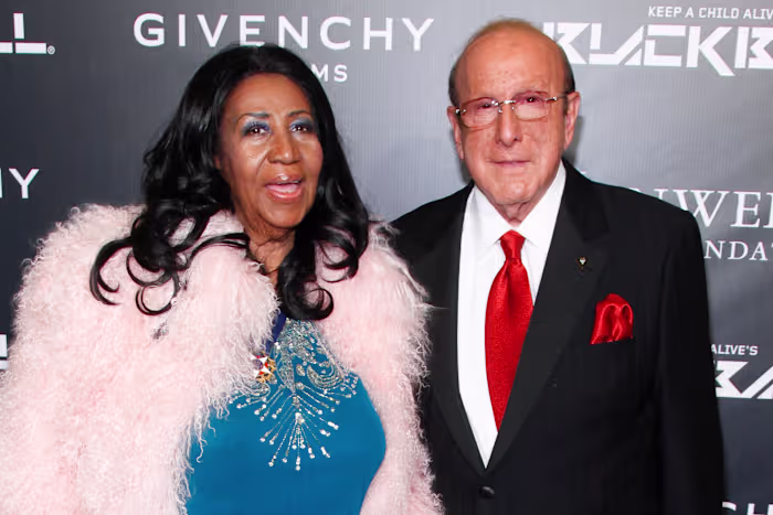 10 nummers ter nagedachtenis aan Clive Davis, de meer dan levensgrote muziekmanager