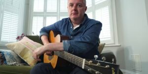 AI hielp een muzikant met Parkinson bij het afmaken van zijn nieuwe album toen hij geen gitaar meer kon spelen