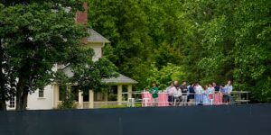 Achtertuinladders en ‘sky decks’ veranderen de huizen van Aronimink in gratis PGA Championship-stoelen