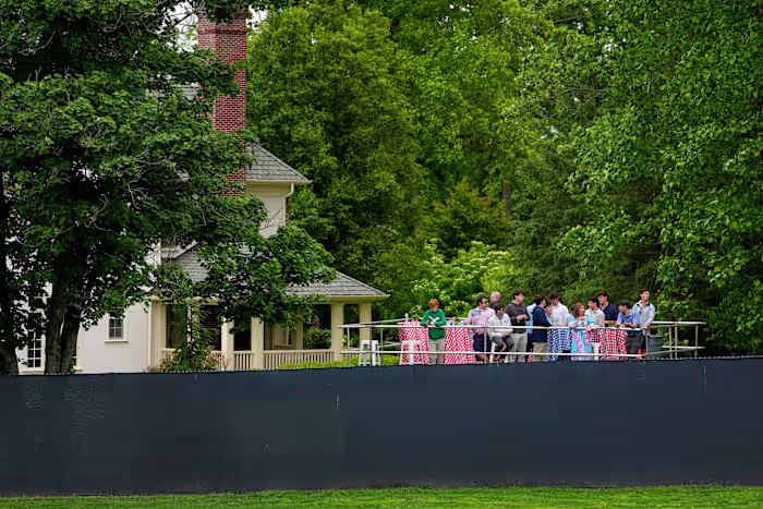 Achtertuinladders en 'sky decks' veranderen de huizen van Aronimink in gratis PGA Championship-stoelen