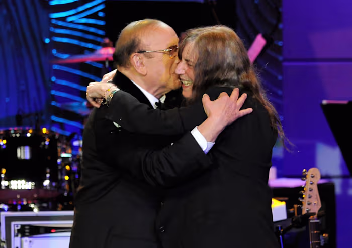 Barry Manilow, Patti Smith, Carlos Santana en anderen rouwen om de dood van Clive Davis