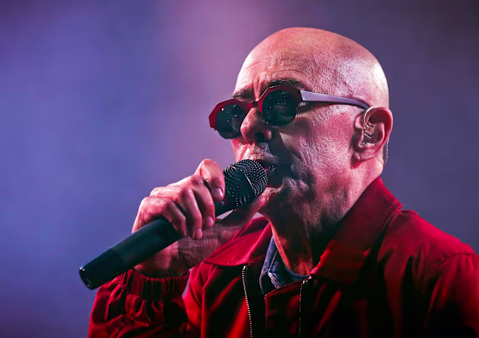 Carlos 'Indio' Solari, een legende uit de Argentijnse rockscene, sterft op 77-jarige leeftijd
