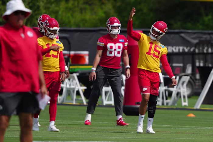 Chiefs houden Patrick Mahomes vast tot 2033 met een herwerkte deal van $ 504,75 miljoen, zegt AP-bron