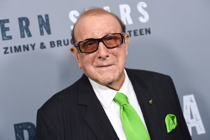 Clive Davis, stermaker uit de muziekindustrie, is op 94-jarige leeftijd overleden