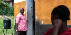 De Afrikaanse ebola-uitbraken worden gecompliceerd doordat slachtoffers traditionele genezers verkiezen boven ziekenhuizen