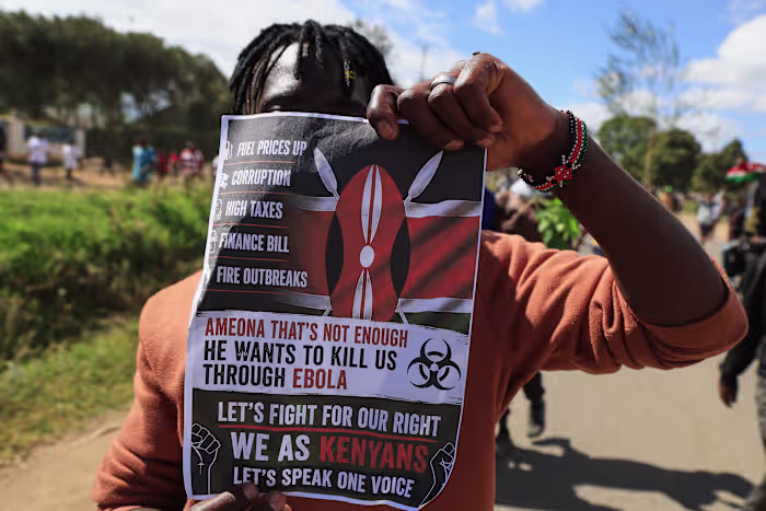 De Keniaanse president verdedigt het Amerikaanse Ebola-quarantainecentrum te midden van protesten
