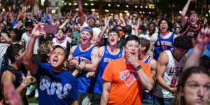 De Knicks-koorts botst met de buzz over het WK, en voetbalcafés in New York proberen beide te combineren