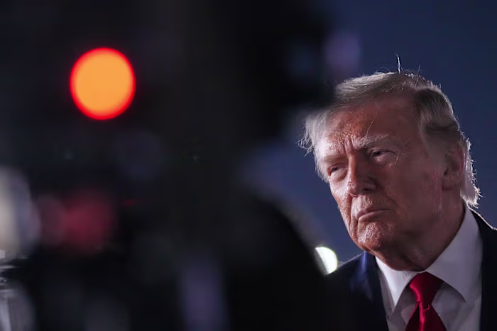 De VS en Iran lanceren luchtaanvallen nadat Trump Teheran de schuld geeft van het neerhalen van een legerhelikopter