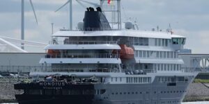De VS investeert 750.000 dollar in de evacuatie van een Amerikaan die aan boord was van het hantavirus-cruiseschip van een afgelegen eiland