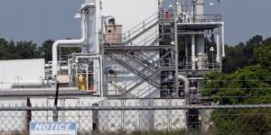 De VS zegt dat chemische fabrikant Chemours 450 miljoen dollar moet betalen om de ‘forever chemicaliën’-zaak te schikken
