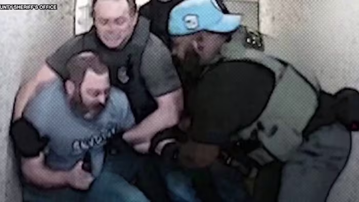 De sheriff van Guadalupe County hoopt dat het plaatsen van video's van arrestaties op sociale media seksuele misdaden zal helpen afschrikken