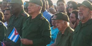 De voormalige president van Cuba, Raúl Castro, verschijnt voor het eerst sinds de Amerikaanse aanklacht om zijn verjaardag te vieren