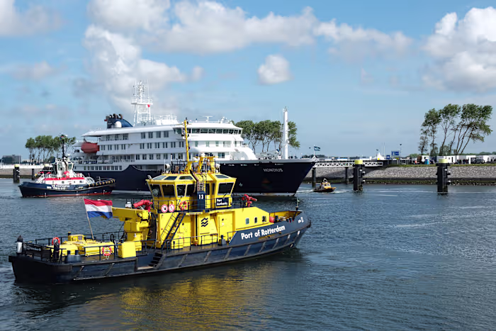 Door het hantavirus getroffen cruiseschip meert aan in Nederland voor desinfectie