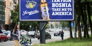Een Bosnisch lied over desillusie met de American Dream wordt een WK-banger