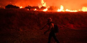 El Nino is hier en wetenschappers vrezen dat het groot, slecht en kostbaar zal zijn met hitte, overstromingen, droogtes en branden