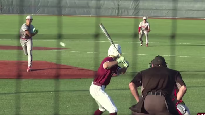 Floresville passeert Robstown met 11-1 in Game 1 van de regionale halve finale
