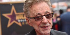 Frankie Valli annuleert de rest van de afscheidstournee van de Four Seasons vanwege gezondheidsproblemen