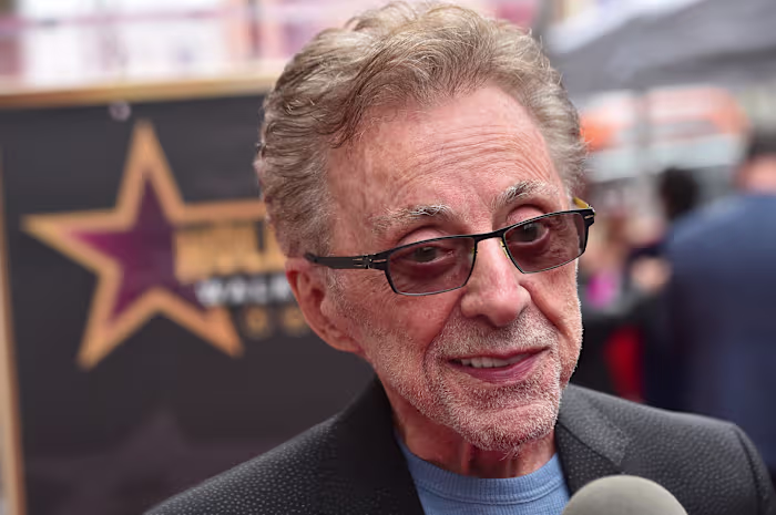 Frankie Valli annuleert de rest van de afscheidstournee van de Four Seasons vanwege gezondheidsproblemen