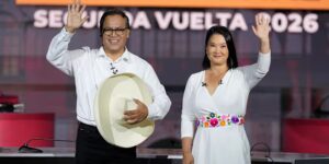 Fujimori en de nationalist Sánchez waren vrijwel gelijk, terwijl het tellen van de stemmen in Peru doorgaat