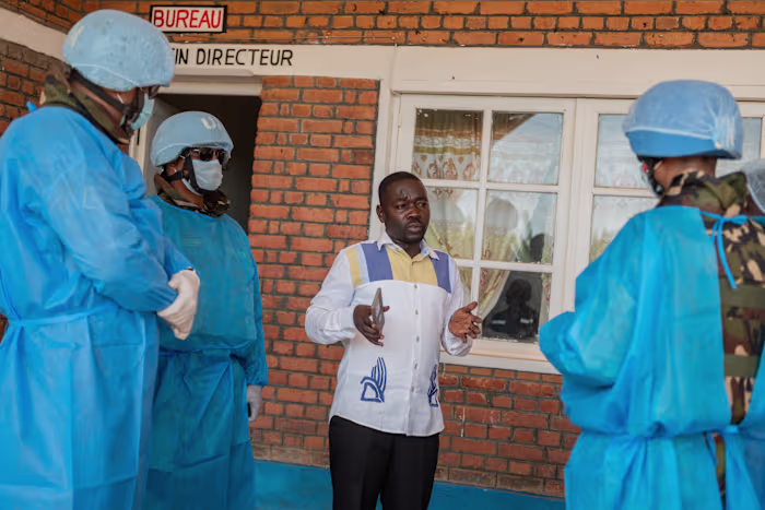 Gezondheidswerkers in het epicentrum van de Ebola-uitbraak in Congo werken met weinig loon of rust