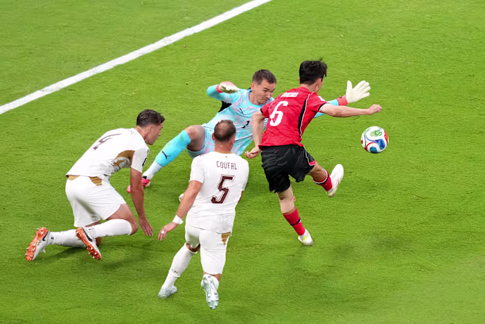Hwang In-beom zorgt voor de 2-1 comeback-overwinning van Zuid-Korea op Tsjechië op het WK