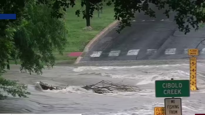 LIVE VERSLAG: Stormen in San Antonio, Hill Country tijdens Flash Flood Warning; Er wordt maandag zware regenval verwacht